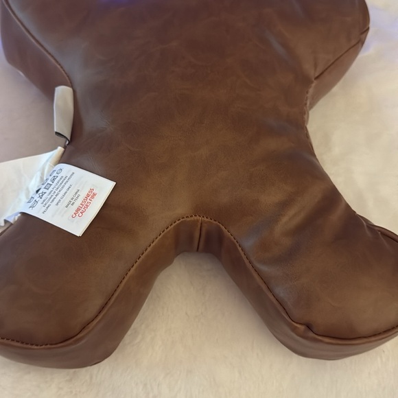 Aspen Christmas gingerbread man faux leather pillow - Picture 5 of 14